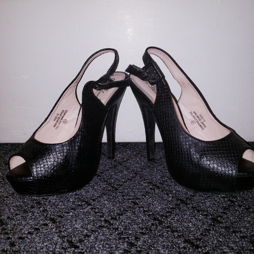 Heels - Picture 2 of 7
